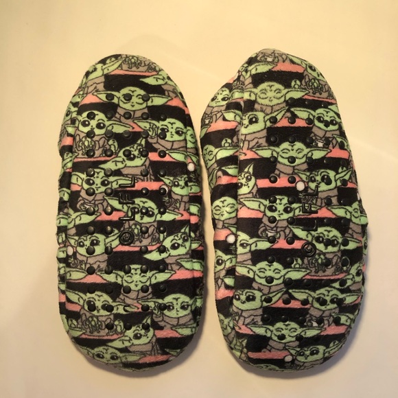 Grogu Baby Yoda Fuzzy House Slippers Disney Mandolorian The Child NWOT - Picture 5 of 5